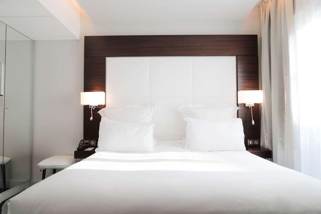 Le Grand Grenoble, Bw Premier Collection By Western