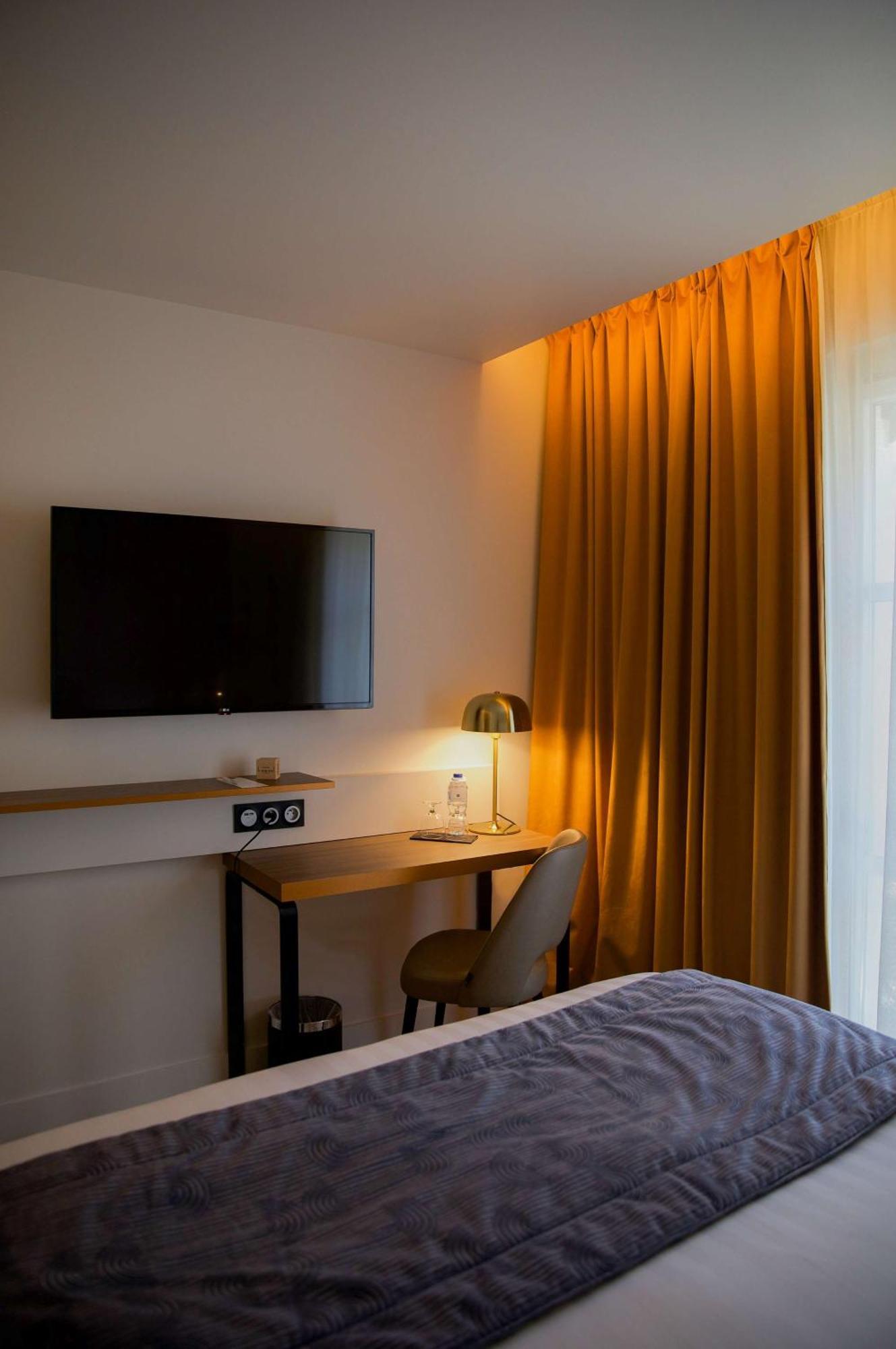 Le Grand Grenoble, Bw Premier Collection By Western Grenoble