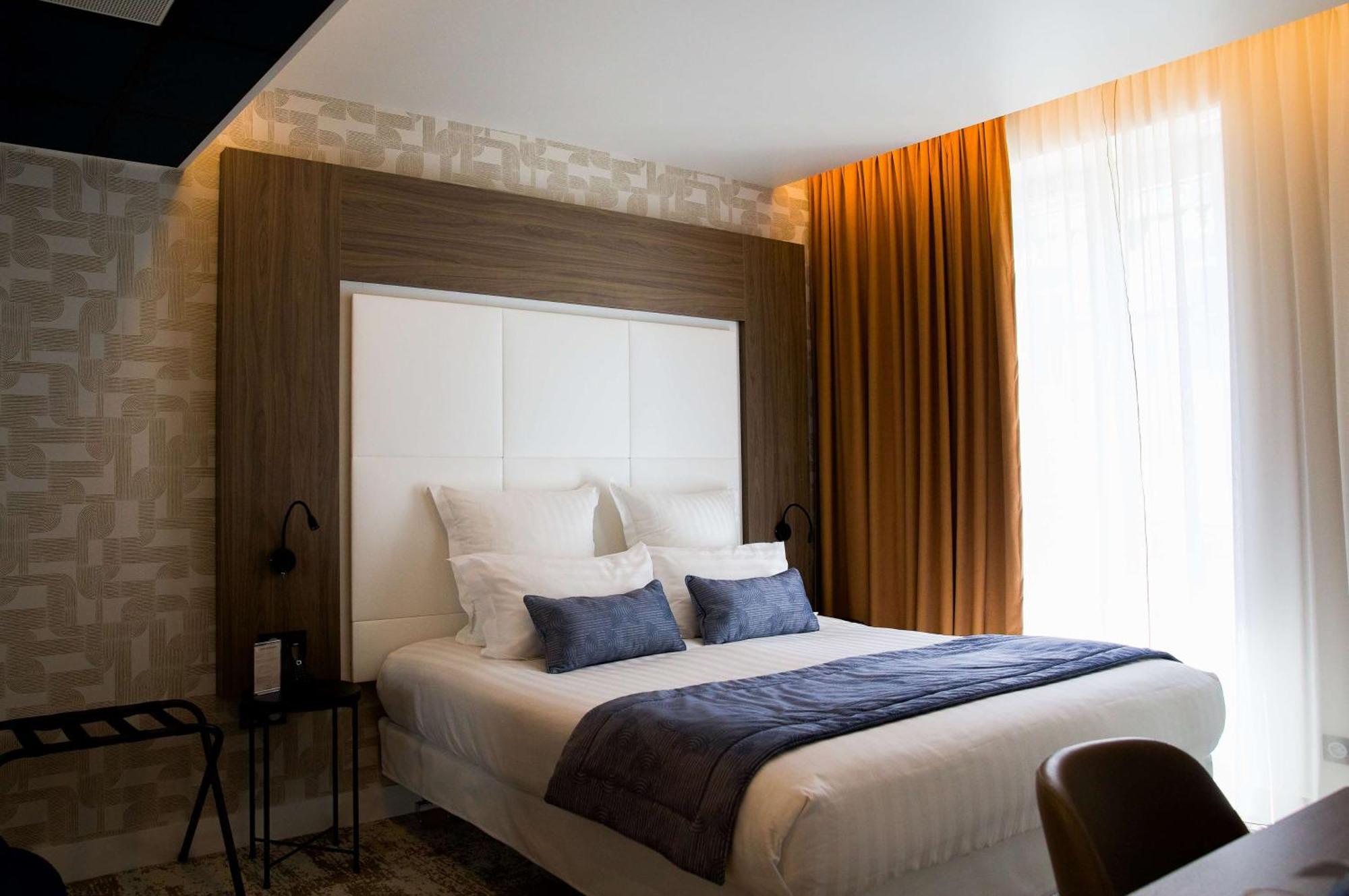 Le Grand Grenoble, Bw Premier Collection By Western