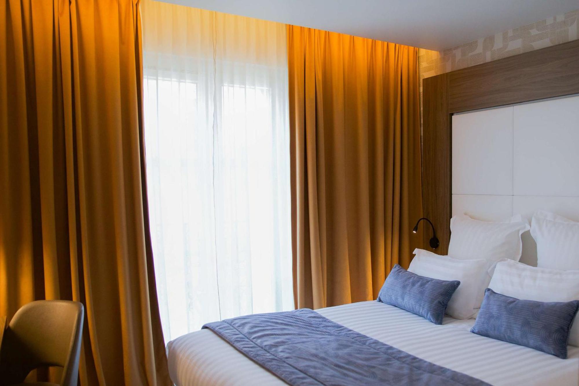 Le Grand Grenoble, Bw Premier Collection By Western Grenoble